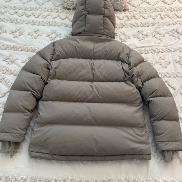 Aritzia Super Puff - Picture 4 of 7